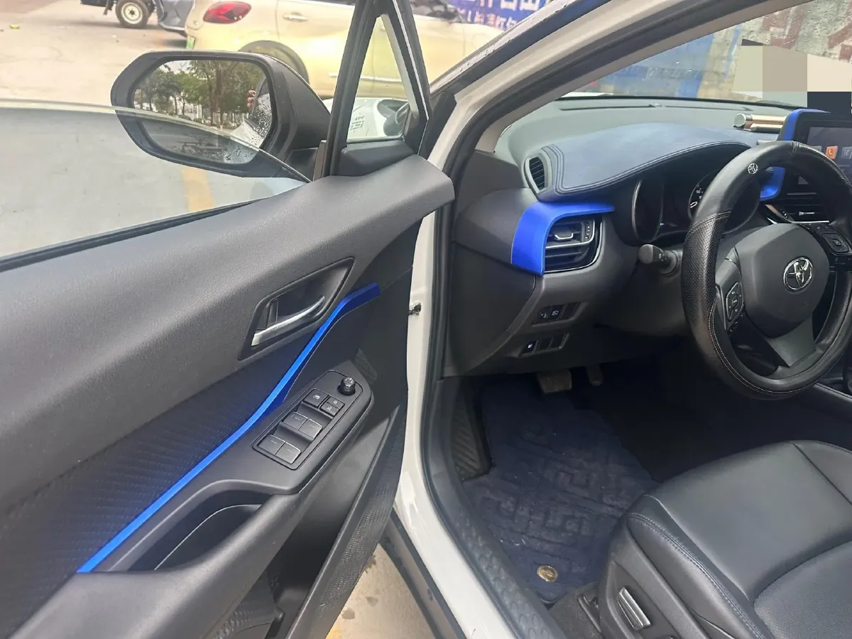 2022 Toyota C-HR 2.0L 171HP L4 CVT,autocango,china used car exporter,china ev exporter,chinese used car exporter,chinese used ev exporter