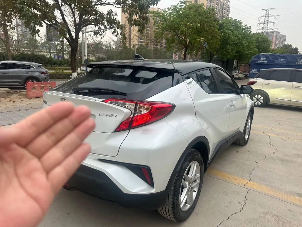 2022 Toyota C-HR 2.0L 171HP L4 CVT,autocango,china used car exporter,china ev exporter,chinese used car exporter,chinese used ev exporter