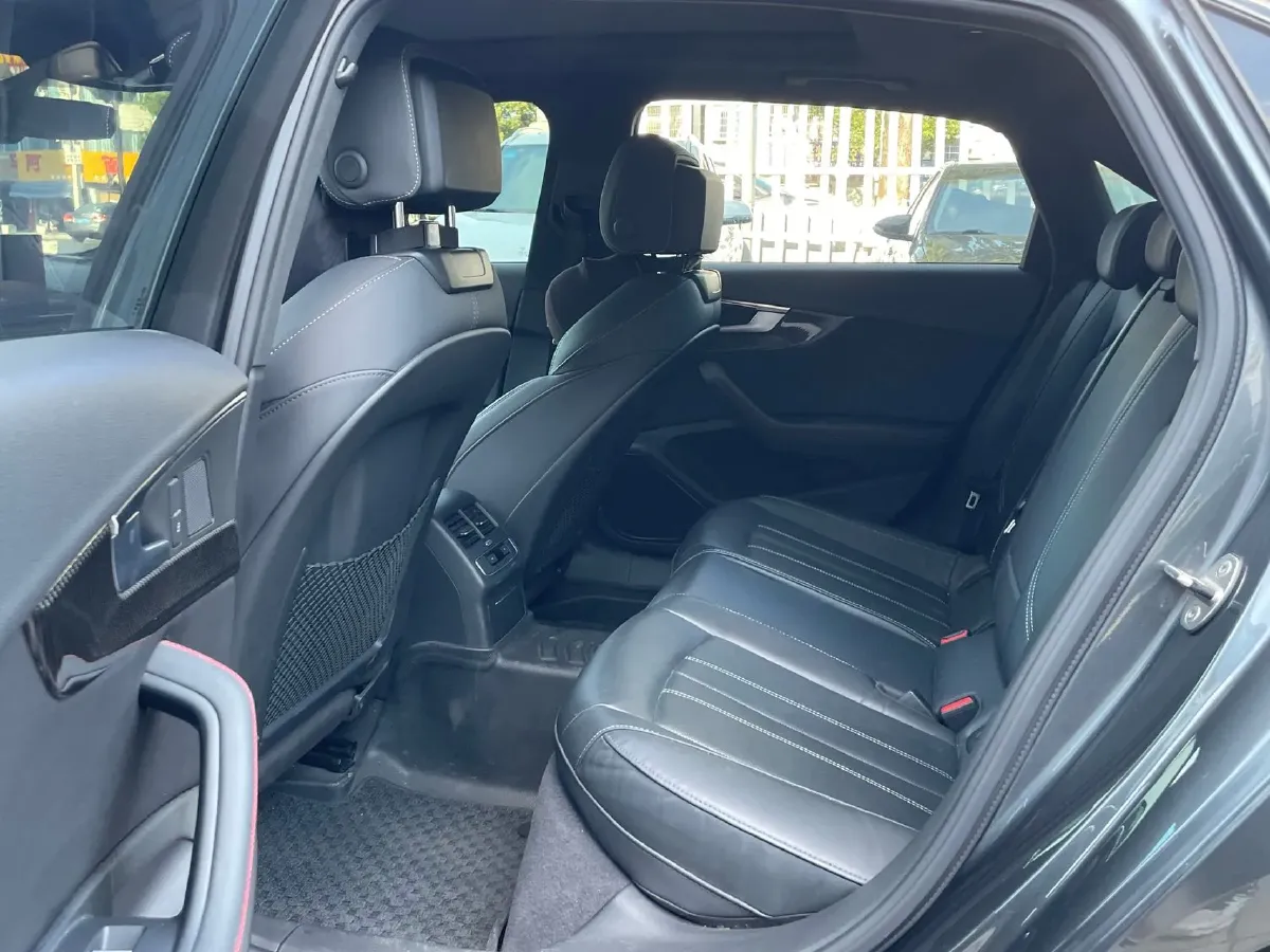 2020 Audi A4L 2.0T 190HP L4 7DCT,autocango,china used car exporter,china ev exporter,chinese used car exporter,chinese used ev exporter