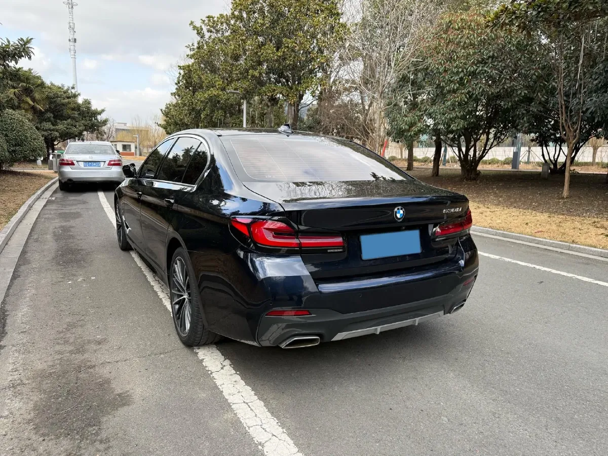 2022 BMW 5 Series 2.0T 252HP L4 8AT,autocango,china used car exporter,china ev exporter,chinese used car exporter,chinese used ev exporter