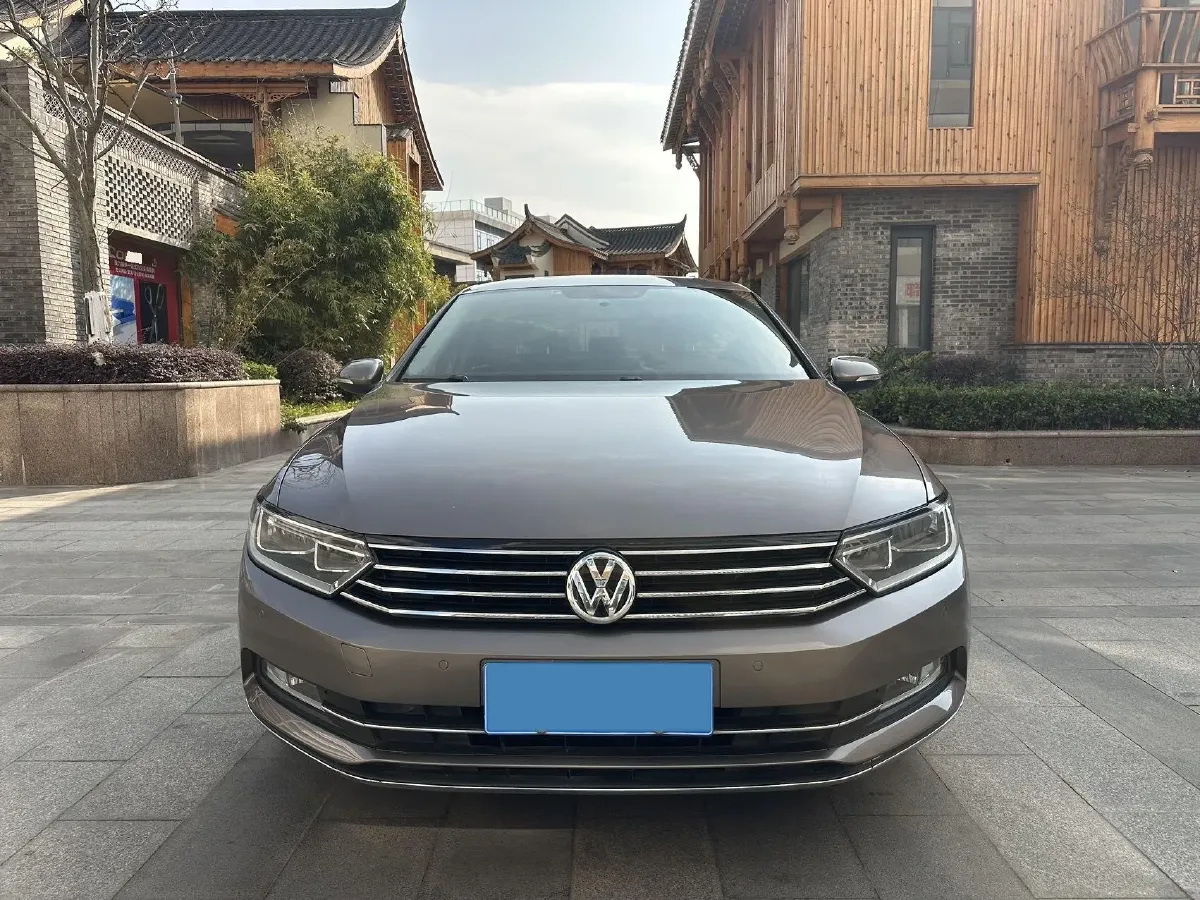 2018 Volkswagen Magotan 1.8T 180HP L4 7DCT,autocango,china used car exporter,china ev exporter,chinese used car exporter,chinese used ev exporter