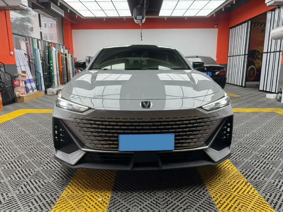 2022 ChangAn UNI-V 1.5T 188HP L4 7DCT,autocango,china used car exporter,china ev exporter,chinese used car exporter,chinese used ev exporter