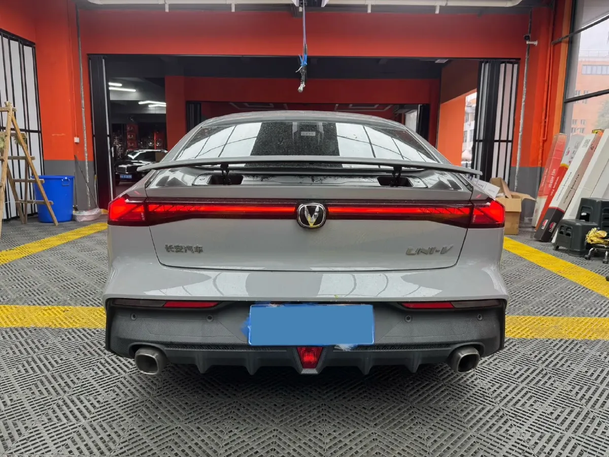 2022 ChangAn UNI-V 1.5T 188HP L4 7DCT,autocango,china used car exporter,china ev exporter,chinese used car exporter,chinese used ev exporter