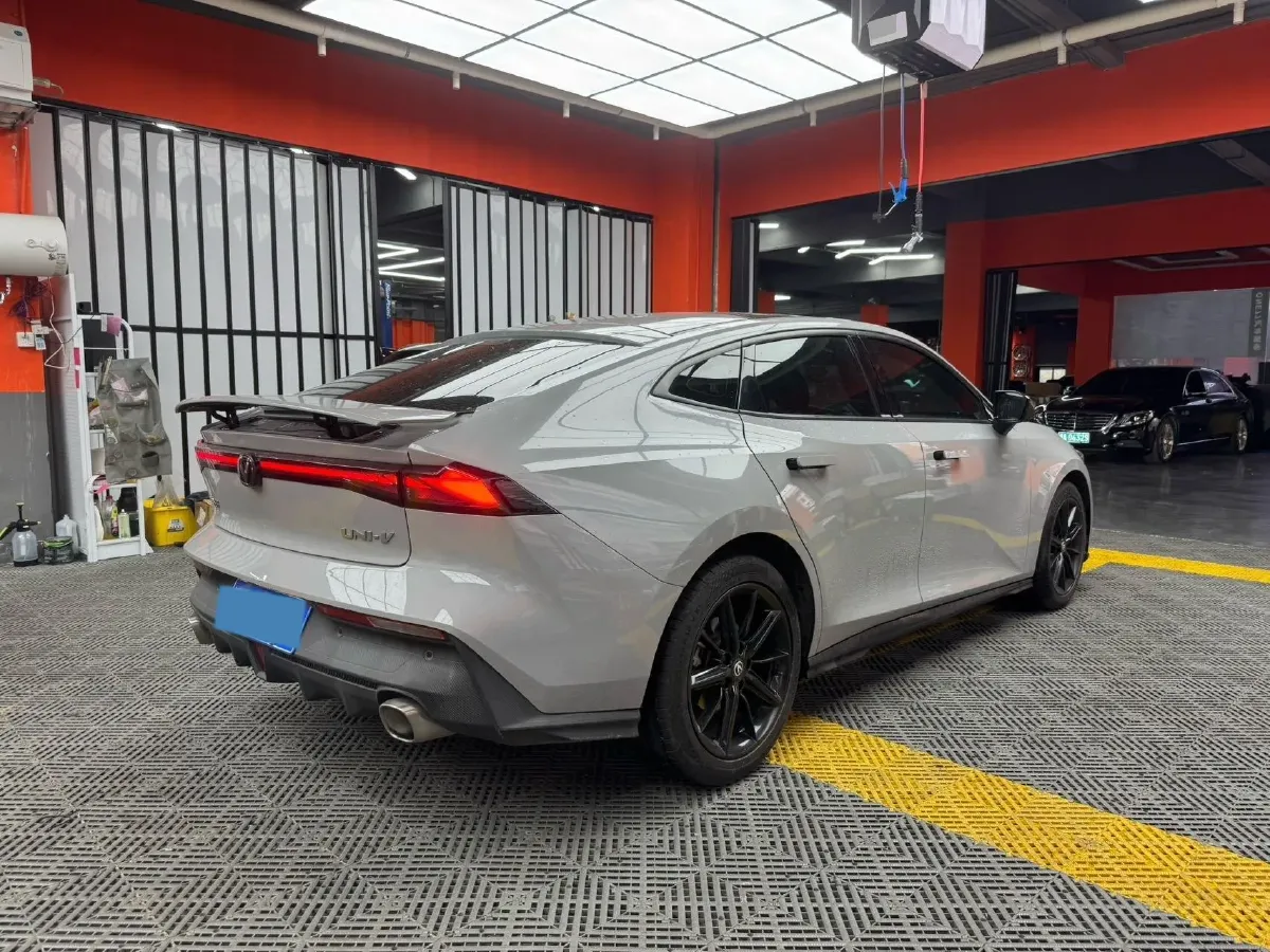 2022 ChangAn UNI-V 1.5T 188HP L4 7DCT,autocango,china used car exporter,china ev exporter,chinese used car exporter,chinese used ev exporter