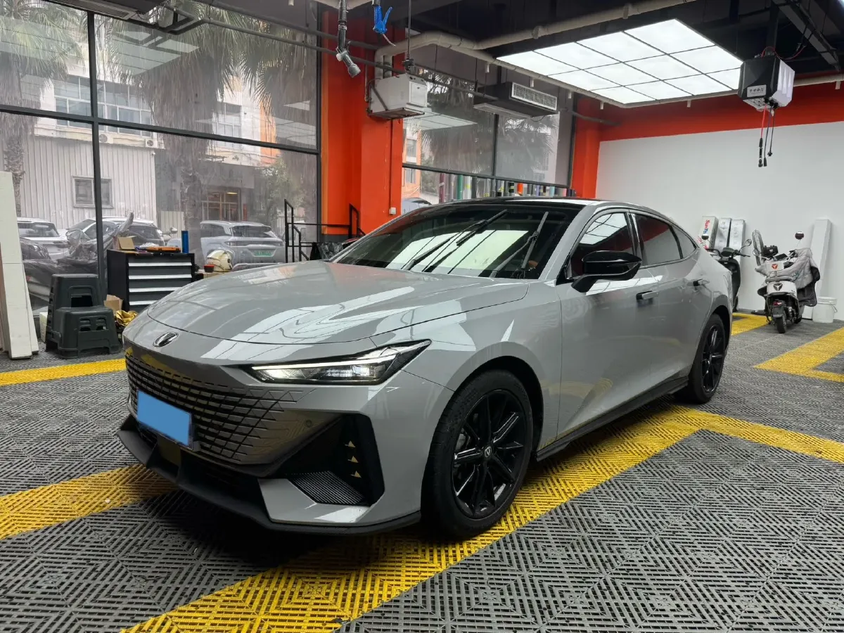 2022 ChangAn UNI-V 1.5T 188HP L4 7DCT,autocango,china used car exporter,china ev exporter,chinese used car exporter,chinese used ev exporter