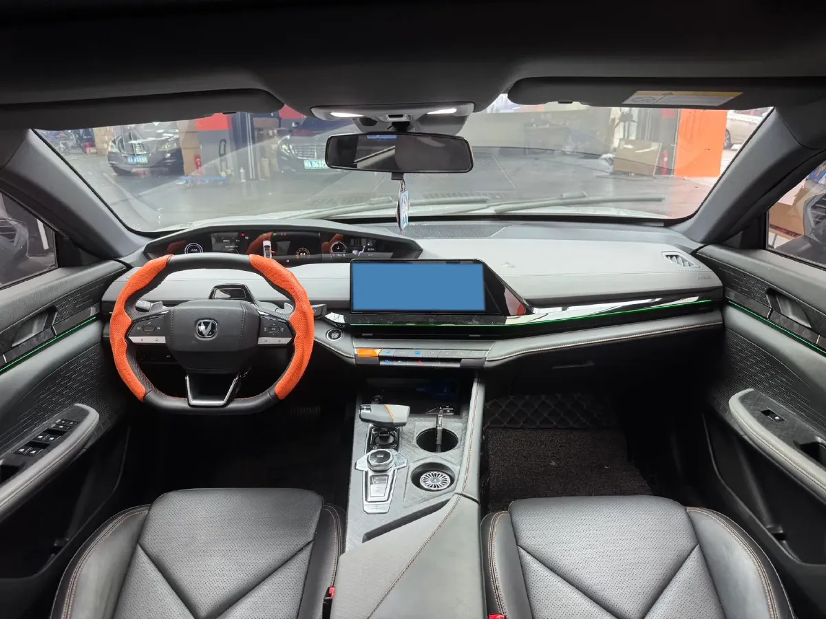 2022 ChangAn UNI-V 1.5T 188HP L4 7DCT,autocango,china used car exporter,china ev exporter,chinese used car exporter,chinese used ev exporter