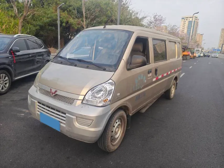 2019 WuLing RongGuang 1.5L 107HP L4 5MT,autocango,china used car exporter,china ev exporter,chinese used car exporter,chinese used ev exporter