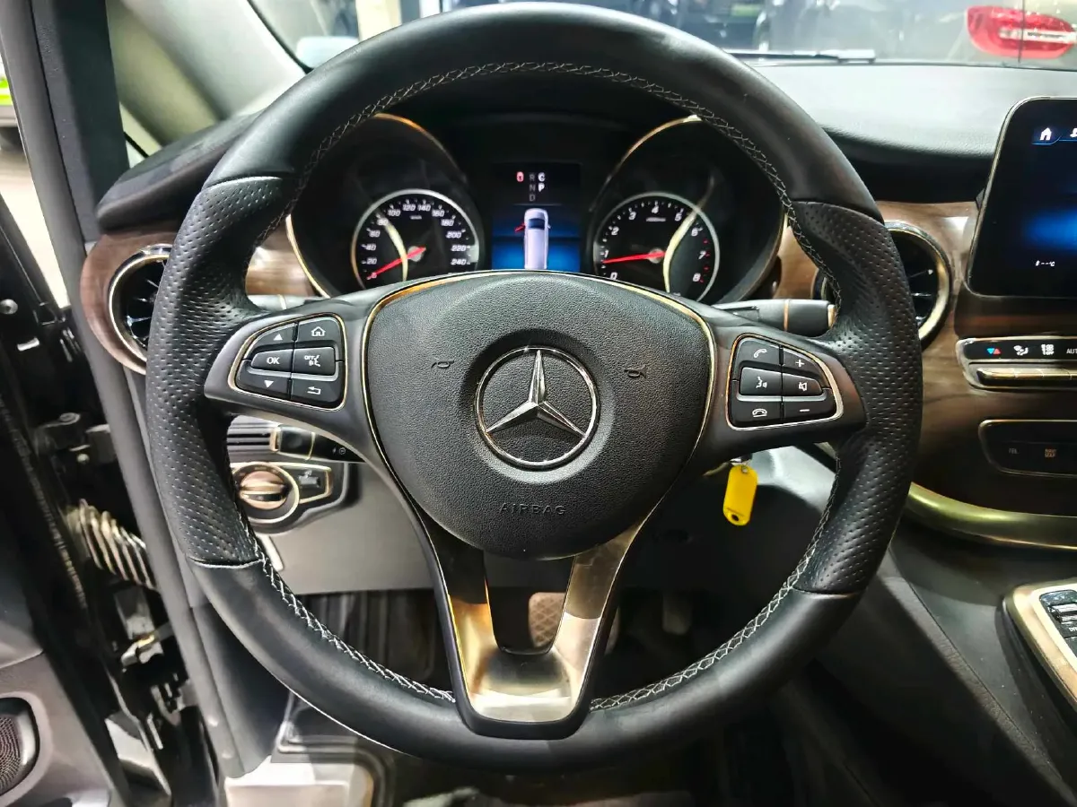 2021 Mercedes-Benz V Class 2.0T 211HP L4 9AT,autocango,china used car exporter,china ev exporter,chinese used car exporter,chinese used ev exporter