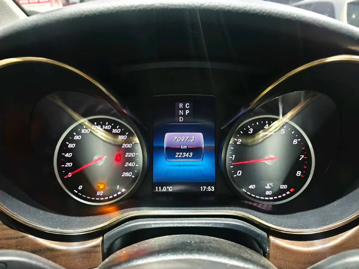 2021 Mercedes-Benz V Class 2.0T 211HP L4 9AT,autocango,china used car exporter,china ev exporter,chinese used car exporter,chinese used ev exporter