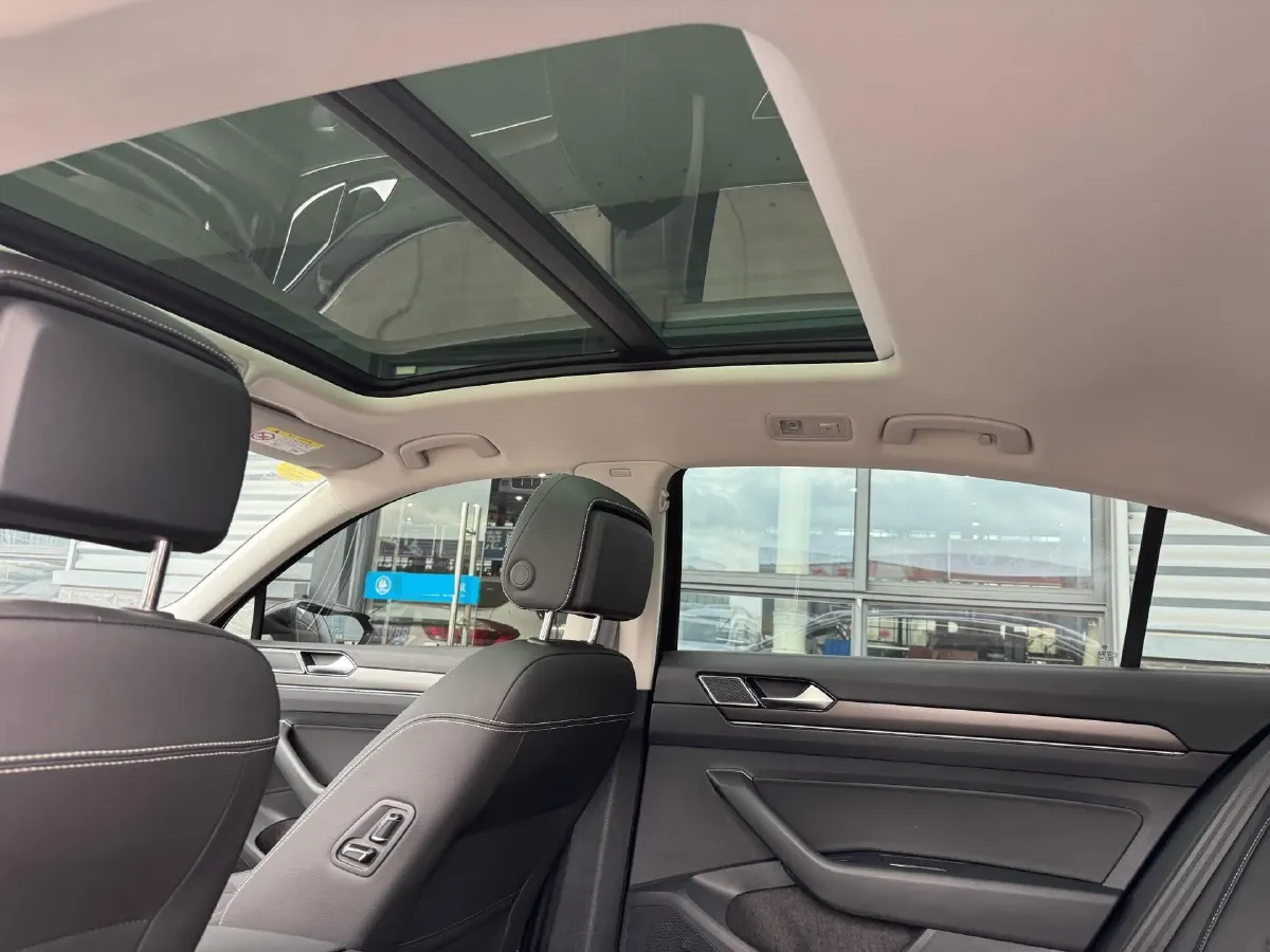 2020 Volkswagen Magotan 2.0T 186HP L4 7DCT,autocango,china used car exporter,china ev exporter,chinese used car exporter,chinese used ev exporter