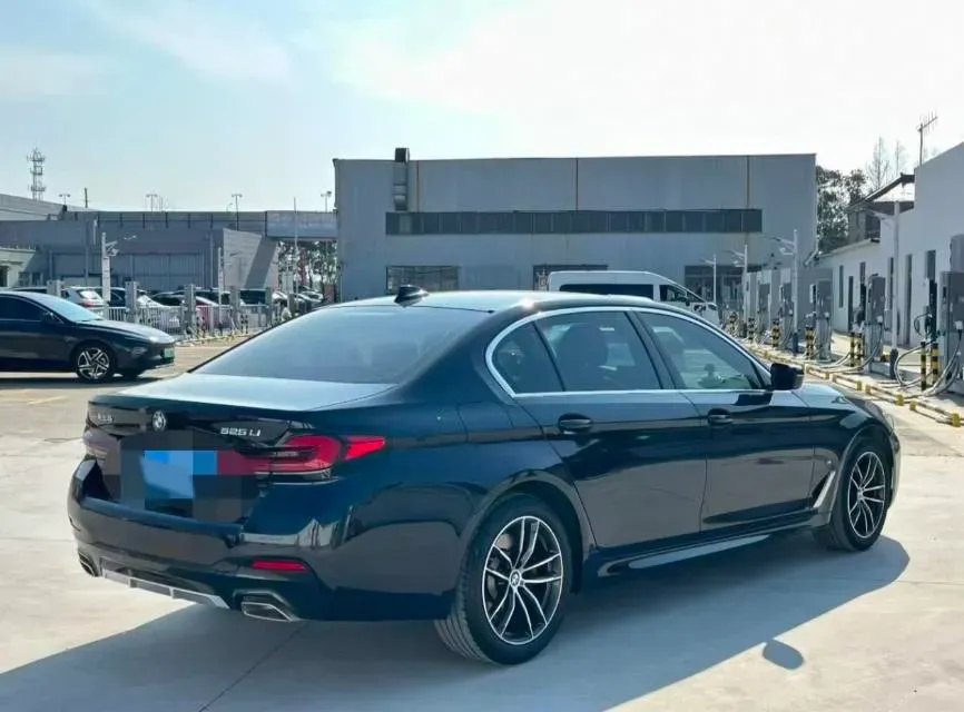 2022 BMW 5 Series 2.0T 184HP L4 8AT,autocango,china used car exporter,china ev exporter,chinese used car exporter,chinese used ev exporter