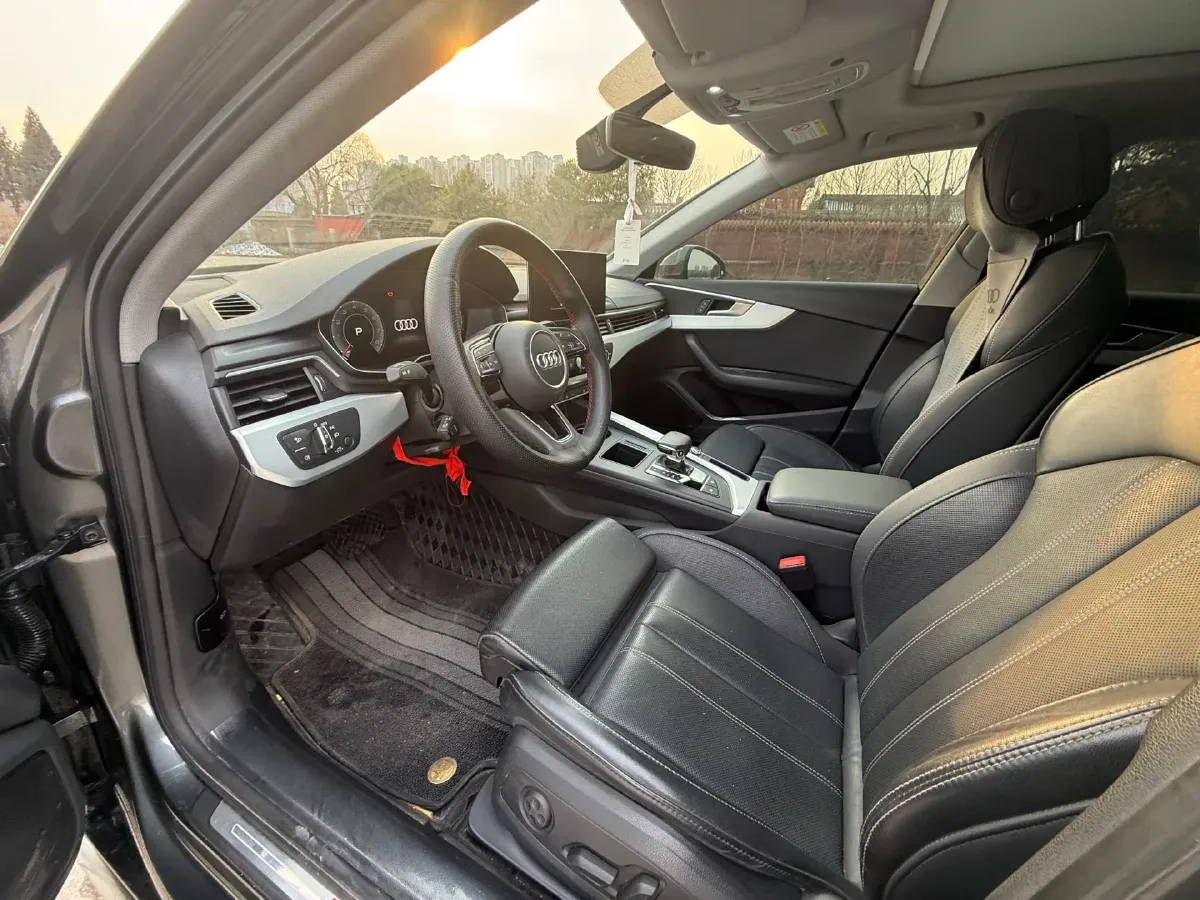 2023 Audi A4L 2.0T 190HP L4 7DCT,autocango,china used car exporter,china ev exporter,chinese used car exporter,chinese used ev exporter