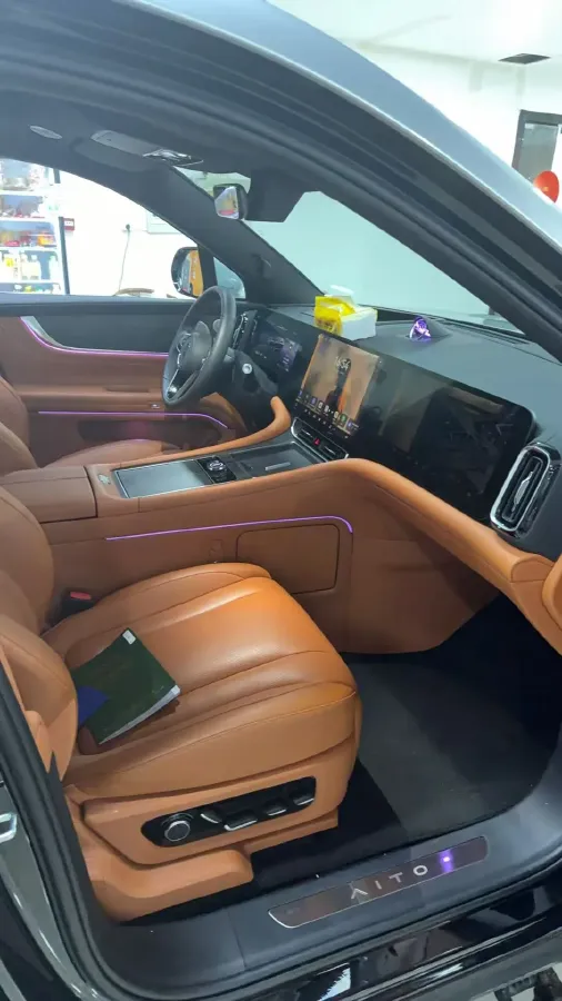 2025 AITO AITO M9 REEV 160HP REEV 52KWH,autocango,china used car exporter,china ev exporter,chinese used car exporter,chinese used ev exporter