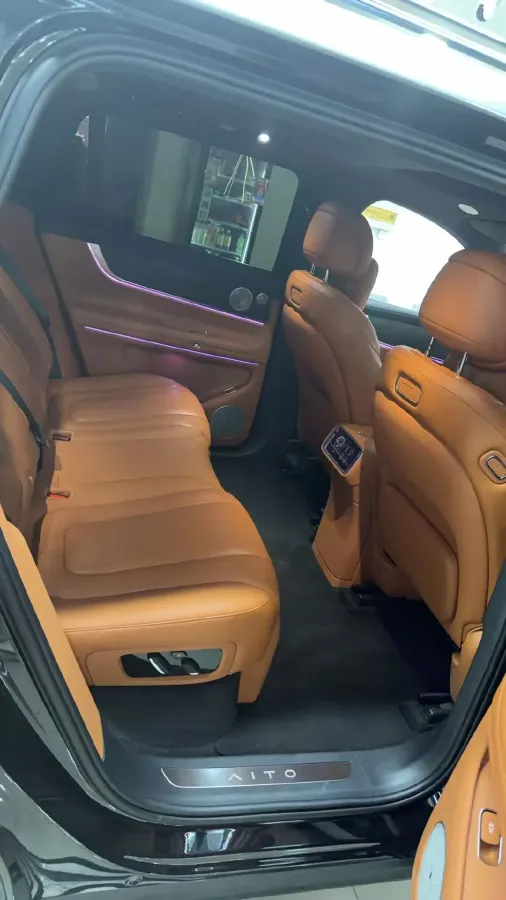 2025 AITO AITO M9 REEV 160HP REEV 52KWH,autocango,china used car exporter,china ev exporter,chinese used car exporter,chinese used ev exporter