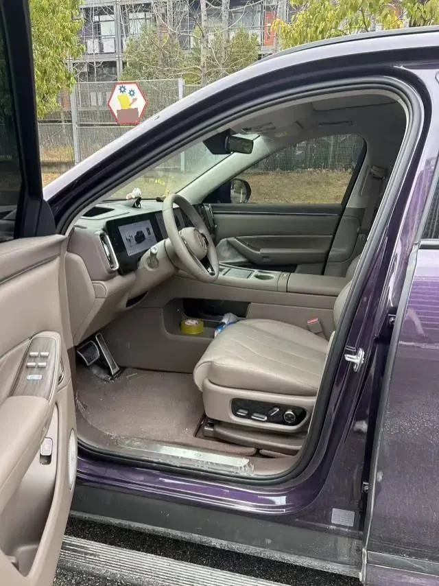 2025 AITO AITO M8 REEV 160HP REEV 53.4KWH,autocango,china used car exporter,china ev exporter,chinese used car exporter,chinese used ev exporter