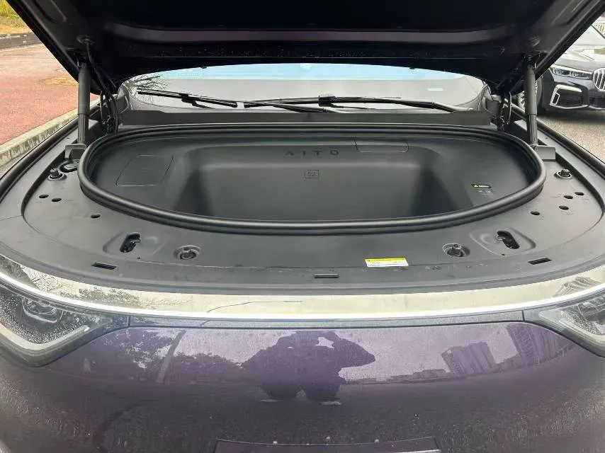 2025 AITO AITO M8 REEV 160HP REEV 53.4KWH,autocango,china used car exporter,china ev exporter,chinese used car exporter,chinese used ev exporter