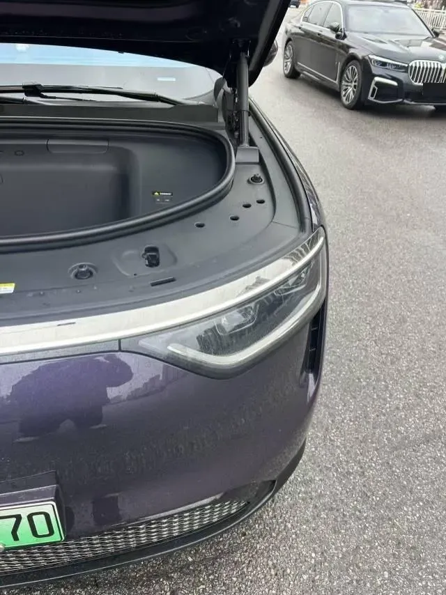 2025 AITO AITO M8 REEV 160HP REEV 53.4KWH,autocango,china used car exporter,china ev exporter,chinese used car exporter,chinese used ev exporter