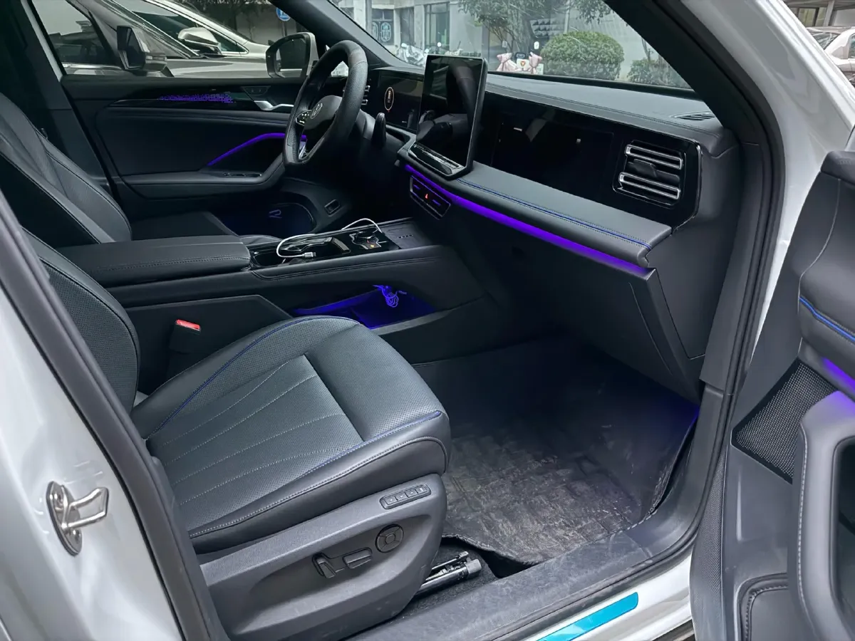 2024 Volkswagen Tiguan L 2.0T 186HP L4 7DCT,autocango,china used car exporter,china ev exporter,chinese used car exporter,chinese used ev exporter