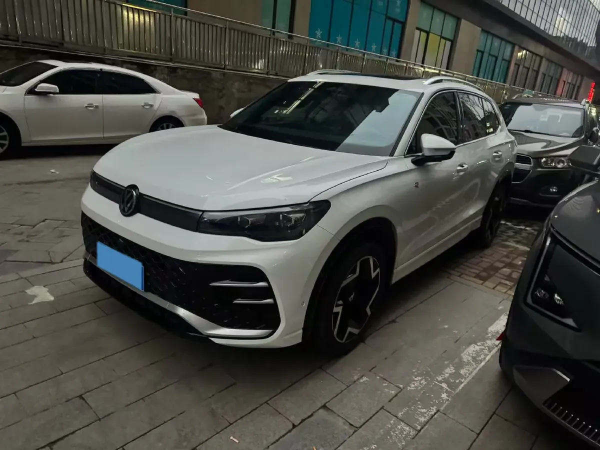 2024 Volkswagen Tiguan L 2.0T 186HP L4 7DCT,autocango,china used car exporter,china ev exporter,chinese used car exporter,chinese used ev exporter