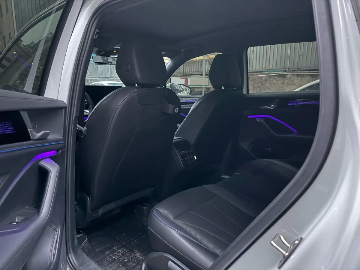 2024 Volkswagen Tiguan L 2.0T 186HP L4 7DCT,autocango,china used car exporter,china ev exporter,chinese used car exporter,chinese used ev exporter