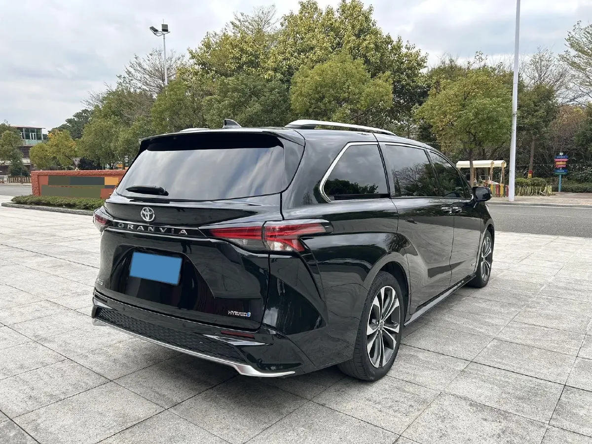 2022 Toyota Granvia 2.5L 192HP L4 E-CVT Hybrid,autocango,china used car exporter,china ev exporter,chinese used car exporter,chinese used ev exporter