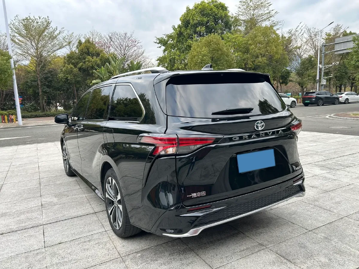 2022 Toyota Granvia 2.5L 192HP L4 E-CVT Hybrid,autocango,china used car exporter,china ev exporter,chinese used car exporter,chinese used ev exporter