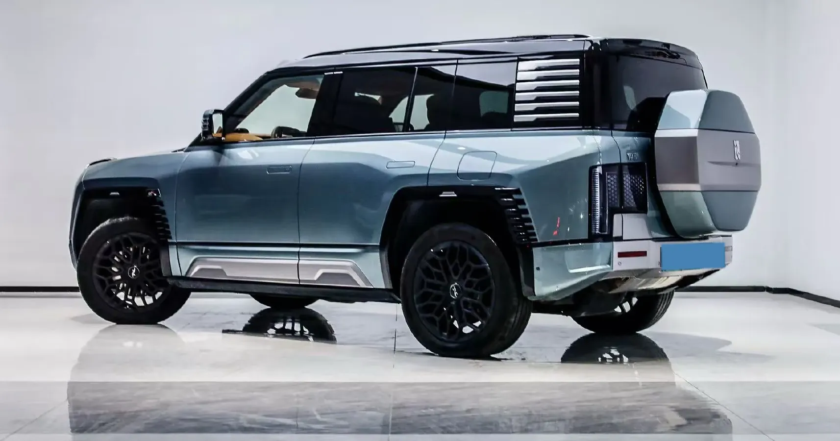 2023 YangWang U8 2.0T 272HP L4 REEV 49.05KWH,autocango,china used car exporter,china ev exporter,chinese used car exporter,chinese used ev exporter