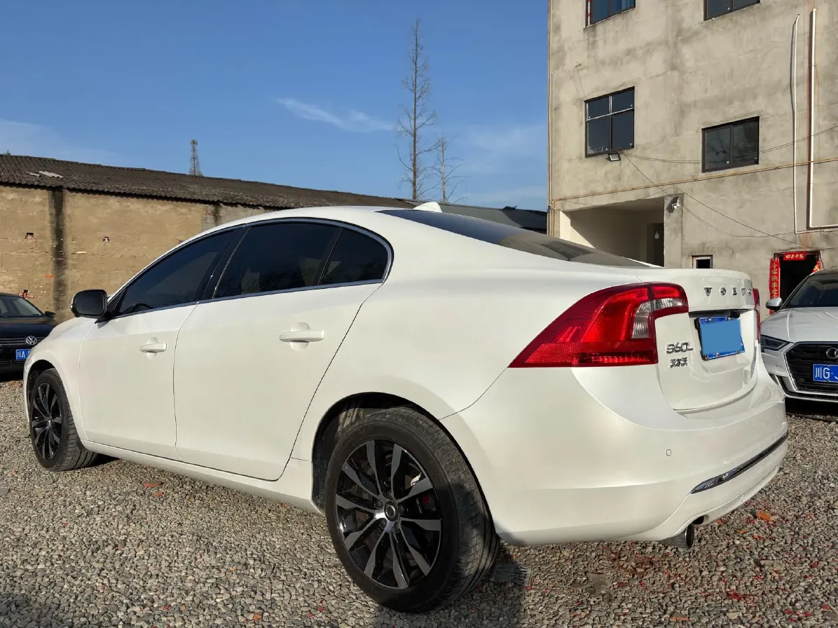 2019 Volvo S60 2.0T 245HP L4 8AT,autocango,china used car exporter,china ev exporter,chinese used car exporter,chinese used ev exporter