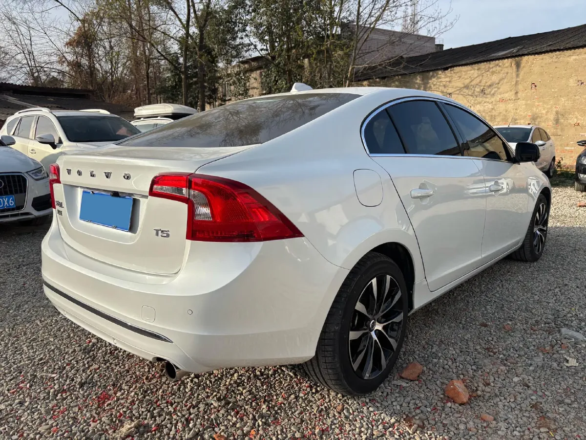 2019 Volvo S60 2.0T 245HP L4 8AT,autocango,china used car exporter,china ev exporter,chinese used car exporter,chinese used ev exporter