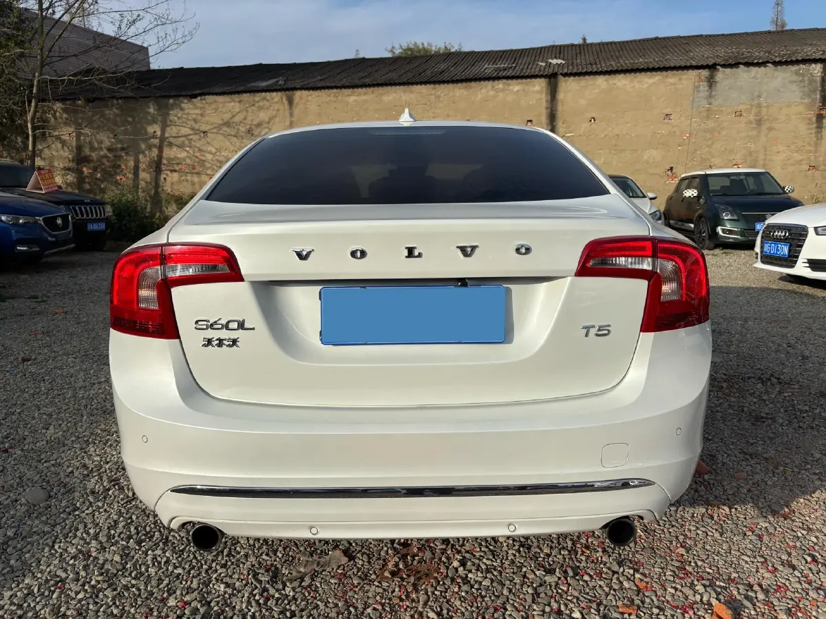 2019 Volvo S60 2.0T 245HP L4 8AT,autocango,china used car exporter,china ev exporter,chinese used car exporter,chinese used ev exporter