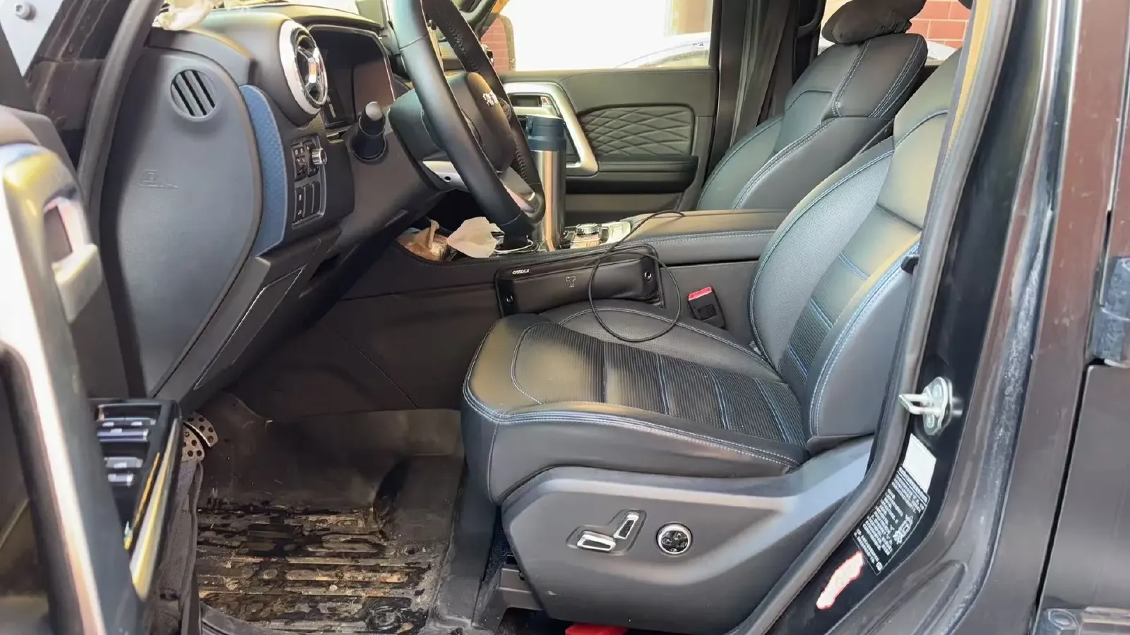 2021 Beijing BJ40 2.0T 163HP L4 8AT,autocango,china used car exporter,china ev exporter,chinese used car exporter,chinese used ev exporter