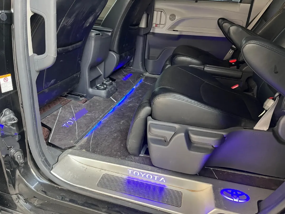 2023 Toyota Sienna 2.5L 189HP L4 E-CVT Hybrid,autocango,china used car exporter,china ev exporter,chinese used car exporter,chinese used ev exporter