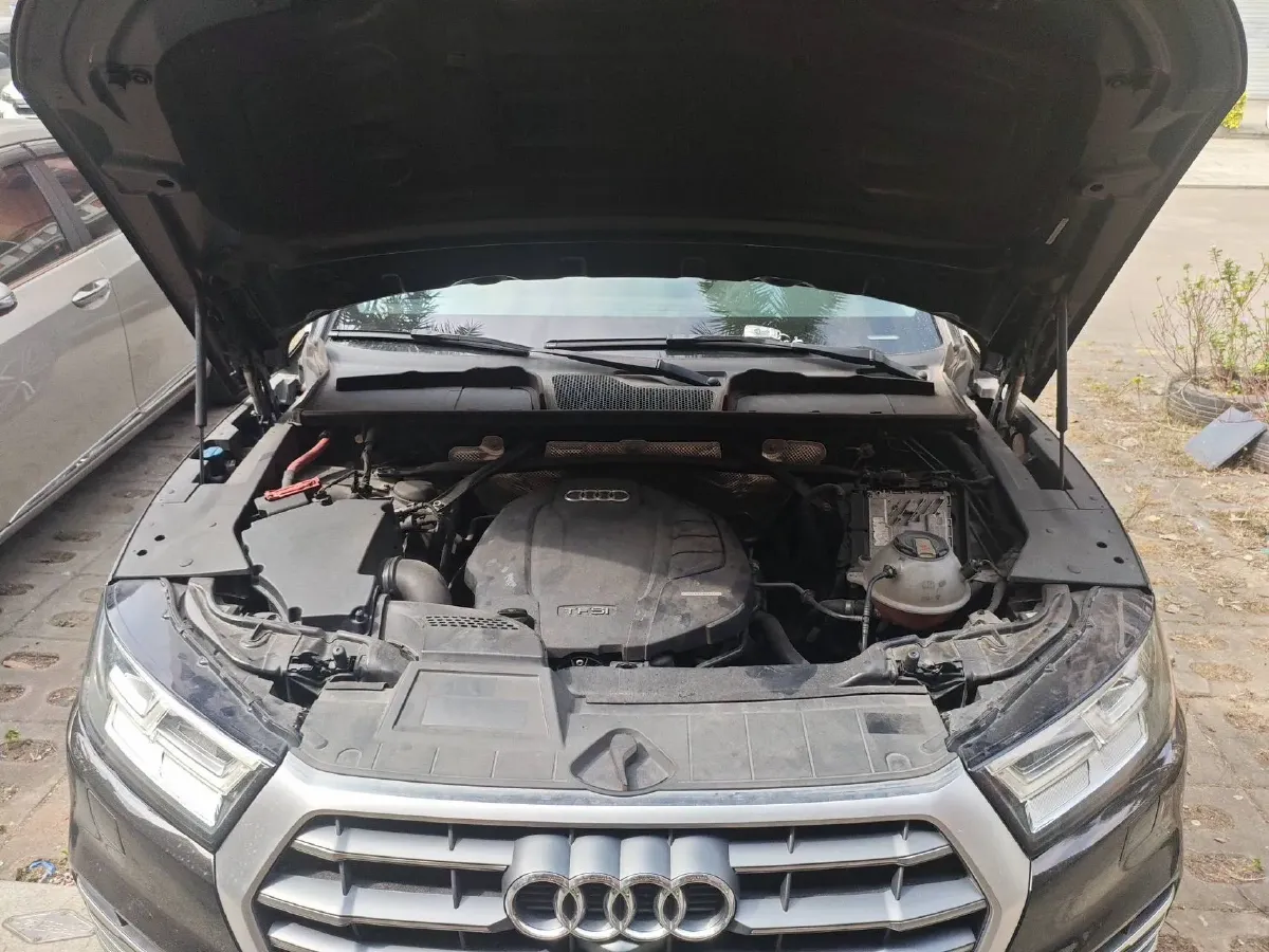 2020 Audi Q5L 2.0T 252HP L4 7DCT,autocango,china used car exporter,china ev exporter,chinese used car exporter,chinese used ev exporter