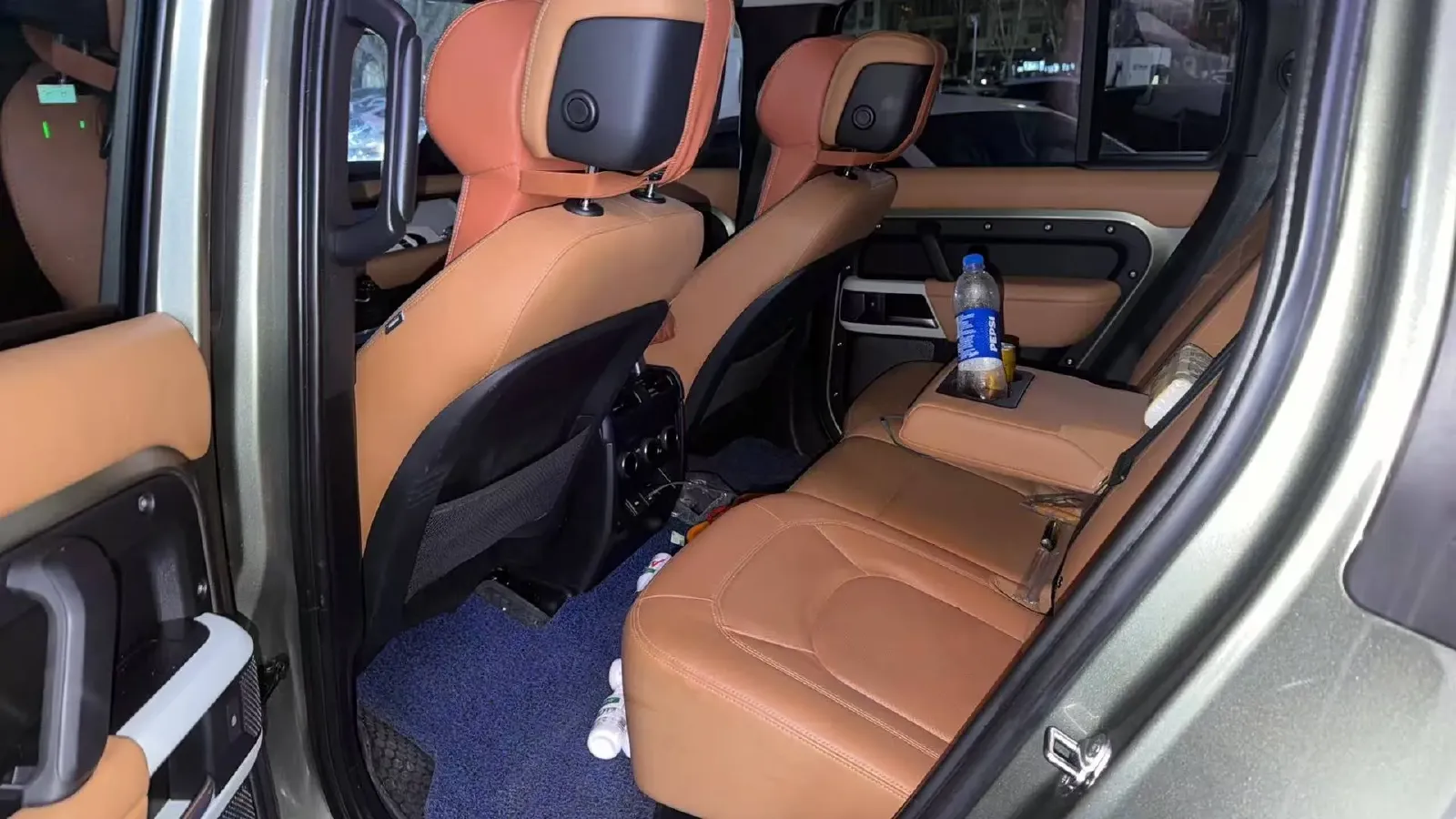 2024 Land Rover Defender 3.0T 400HP L6 8AT,autocango,china used car exporter,china ev exporter,chinese used car exporter,chinese used ev exporter