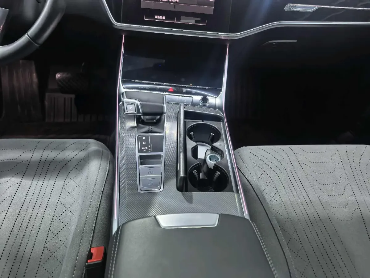 2024 Audi A6L 2.0T 245HP L4 7DCT,autocango,china used car exporter,china ev exporter,chinese used car exporter,chinese used ev exporter