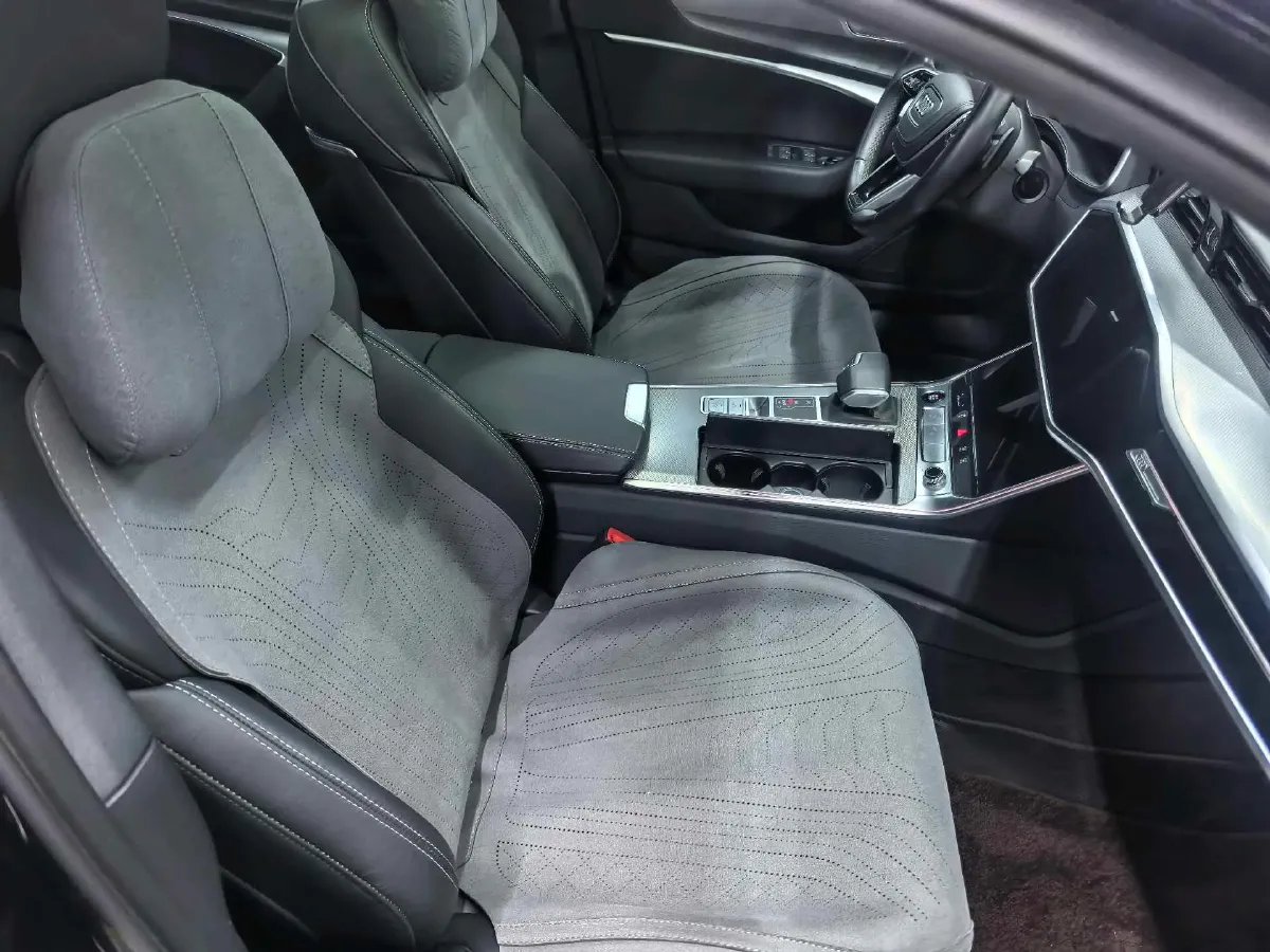 2024 Audi A6L 2.0T 245HP L4 7DCT,autocango,china used car exporter,china ev exporter,chinese used car exporter,chinese used ev exporter