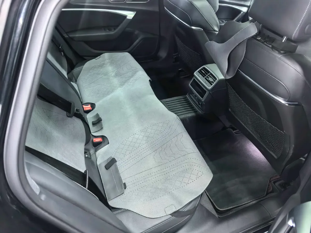 2024 Audi A6L 2.0T 245HP L4 7DCT,autocango,china used car exporter,china ev exporter,chinese used car exporter,chinese used ev exporter