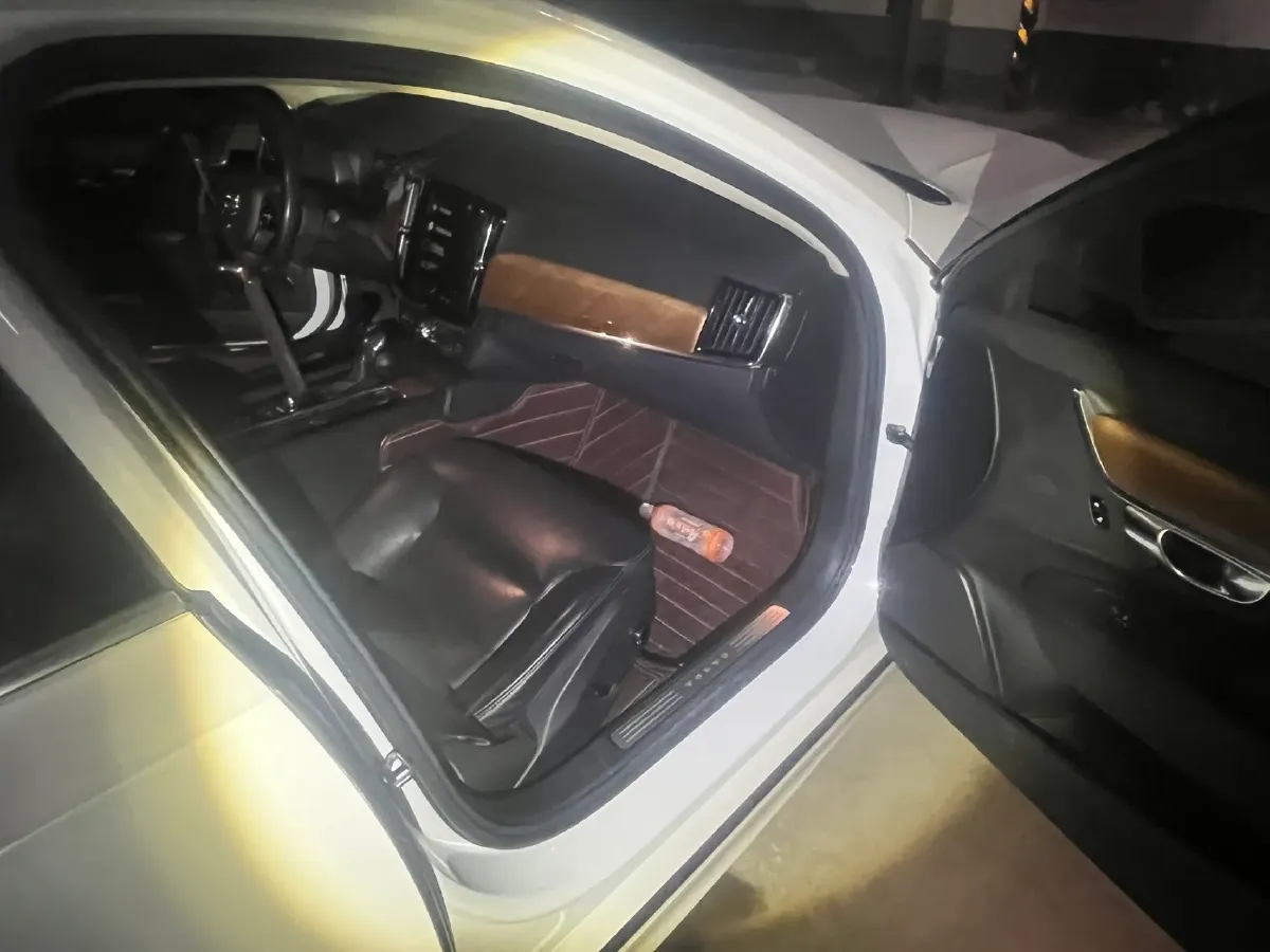 2019 Infiniti Q70 2.0T 211HP L4 7AT,autocango,china used car exporter,china ev exporter,chinese used car exporter,chinese used ev exporter