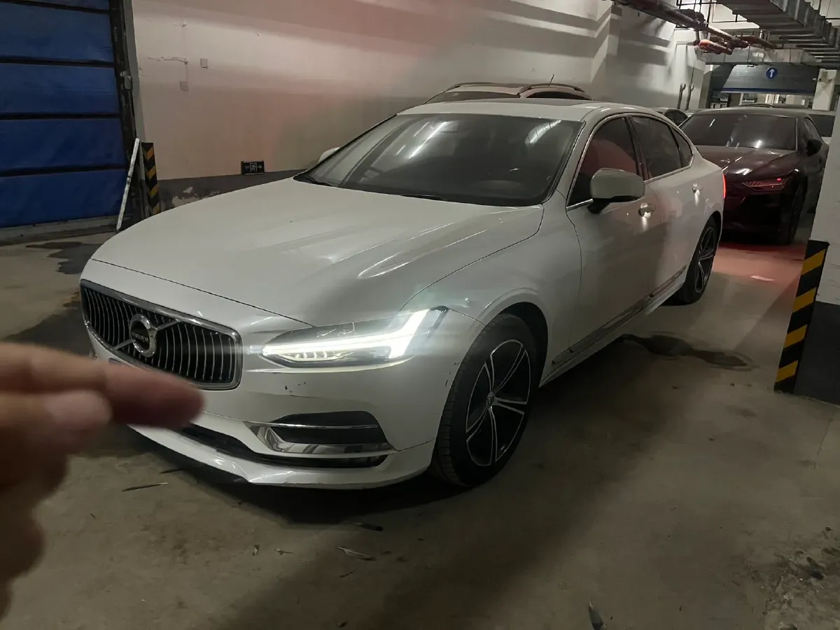 2019 Infiniti Q70 2.0T 211HP L4 7AT,autocango,china used car exporter,china ev exporter,chinese used car exporter,chinese used ev exporter