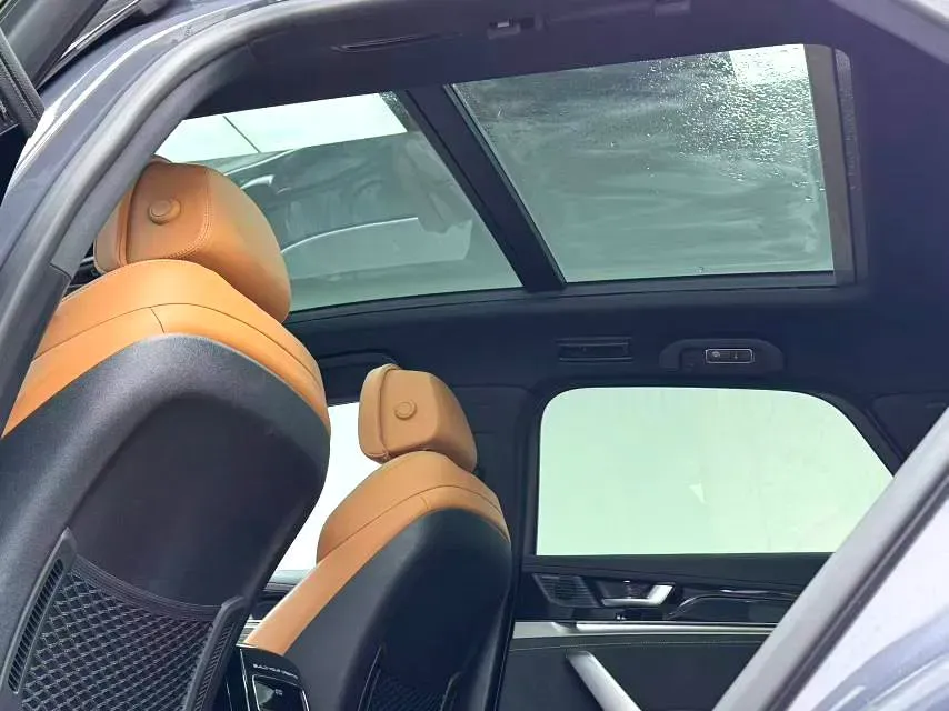 2022 Jeep Grand Commander 2.0T 265HP L4 9AT,autocango,china used car exporter,china ev exporter,chinese used car exporter,chinese used ev exporter