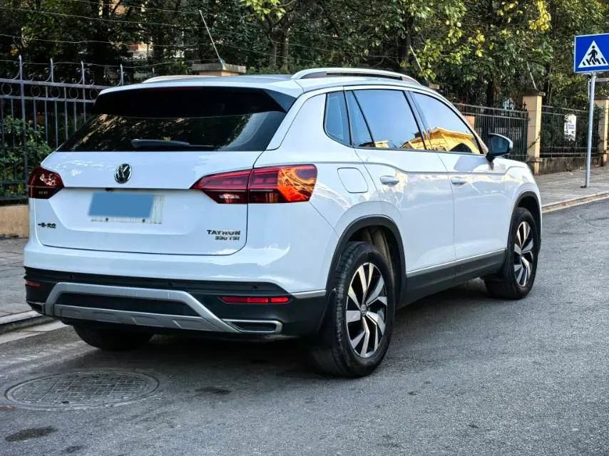 2019 Jeep Cherokee 2.0T 234HP L4 9AT,autocango,china used car exporter,china ev exporter,chinese used car exporter,chinese used ev exporter