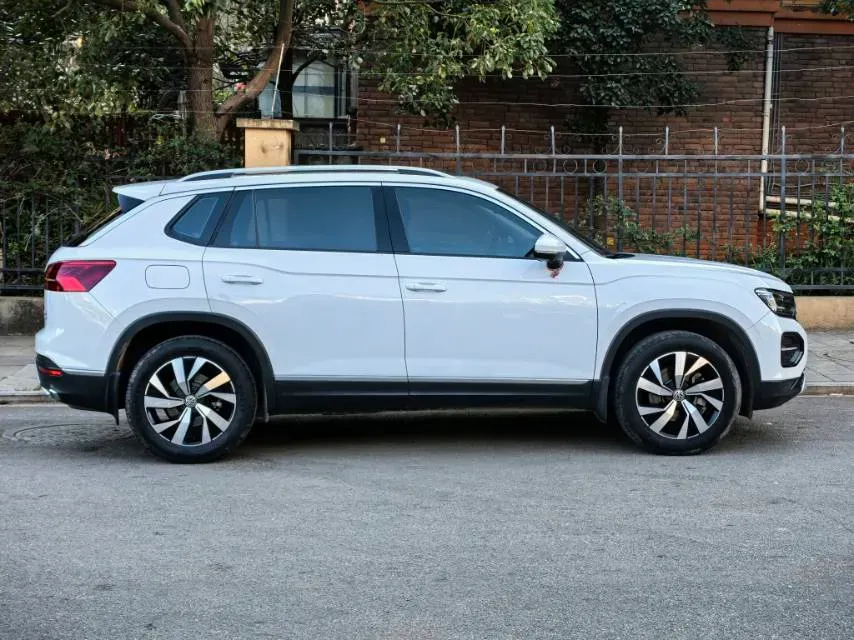 2019 Jeep Cherokee 2.0T 234HP L4 9AT,autocango,china used car exporter,china ev exporter,chinese used car exporter,chinese used ev exporter