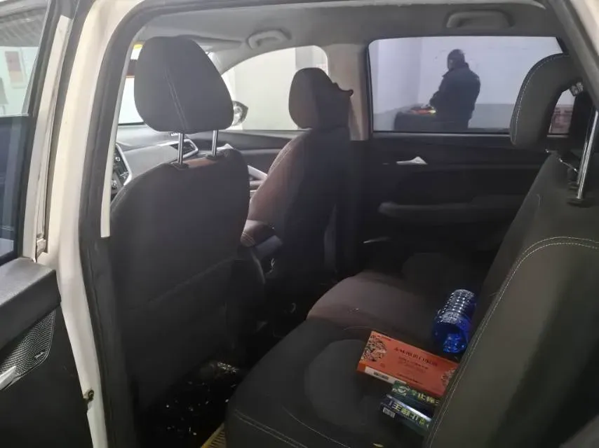 2021 BaoJun 530 1.5T 147HP L4 6MT,autocango,china used car exporter,china ev exporter,chinese used car exporter,chinese used ev exporter