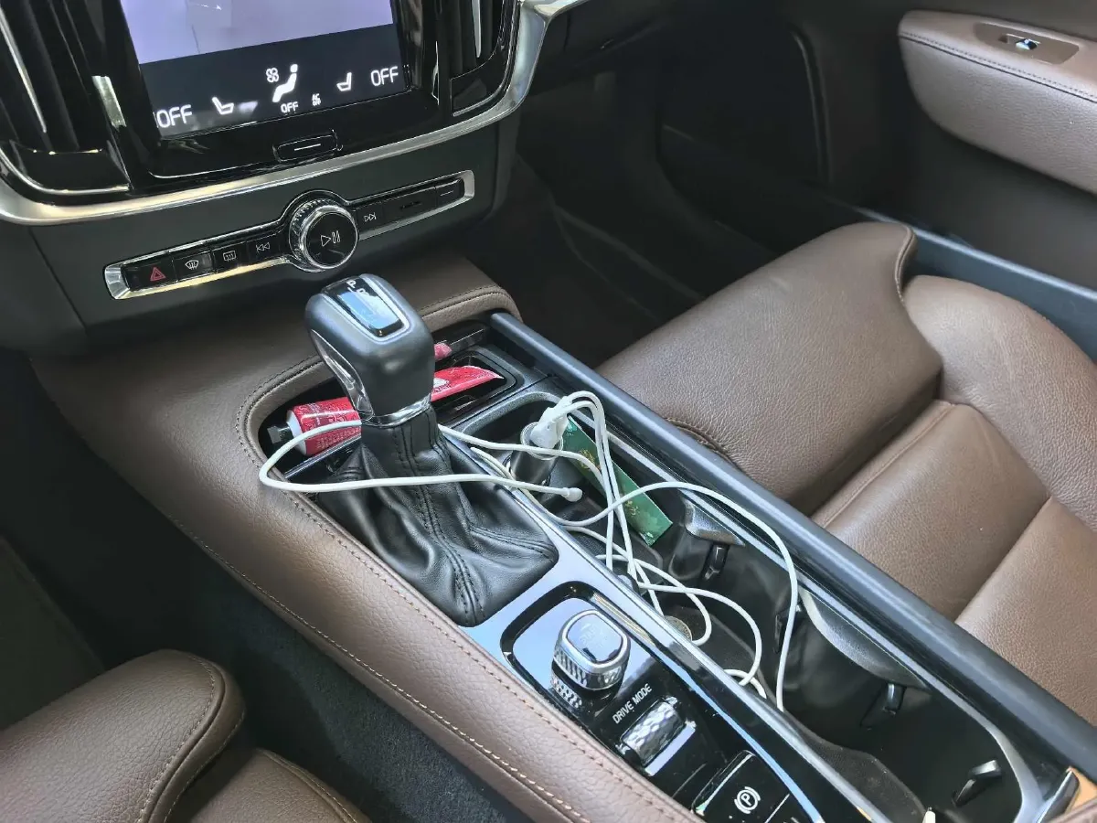 2020 Volvo S90 2.0T 254HP L4 8AT,autocango,china used car exporter,china ev exporter,chinese used car exporter,chinese used ev exporter