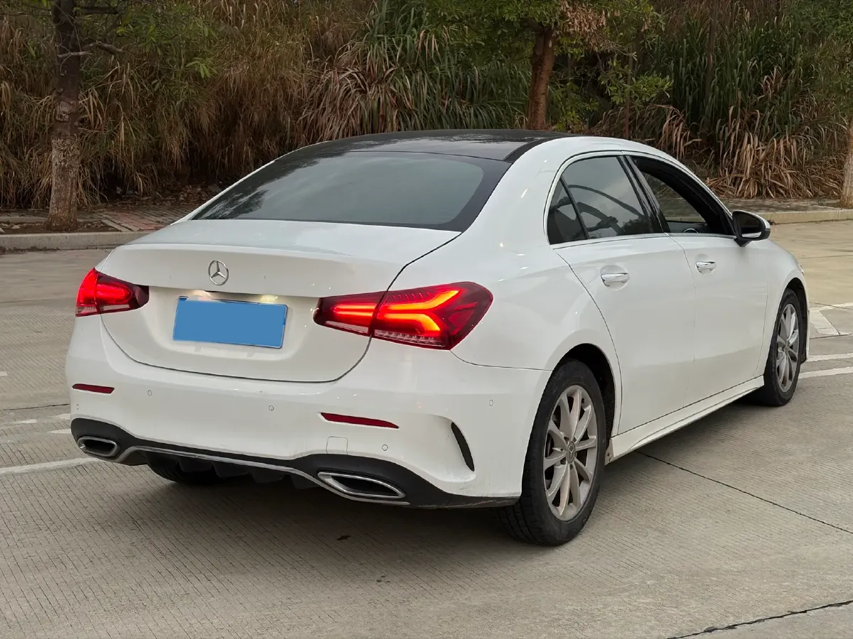 2020 Mercedes-Benz A Class 1.3T 163HP L4 7DCT,autocango,china used car exporter,china ev exporter,chinese used car exporter,chinese used ev exporter