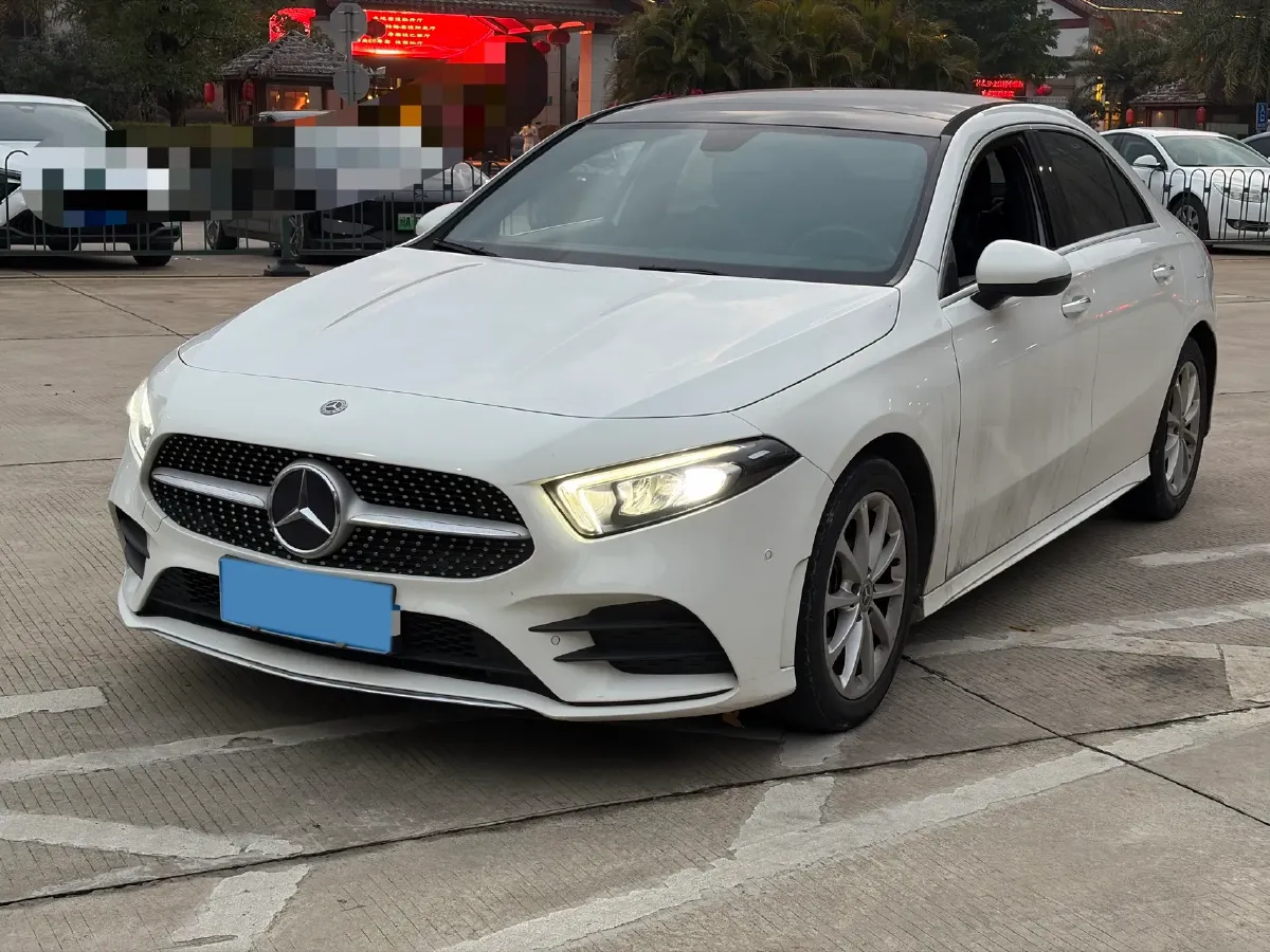 2020 Mercedes-Benz A Class 1.3T 163HP L4 7DCT,autocango,china used car exporter,china ev exporter,chinese used car exporter,chinese used ev exporter