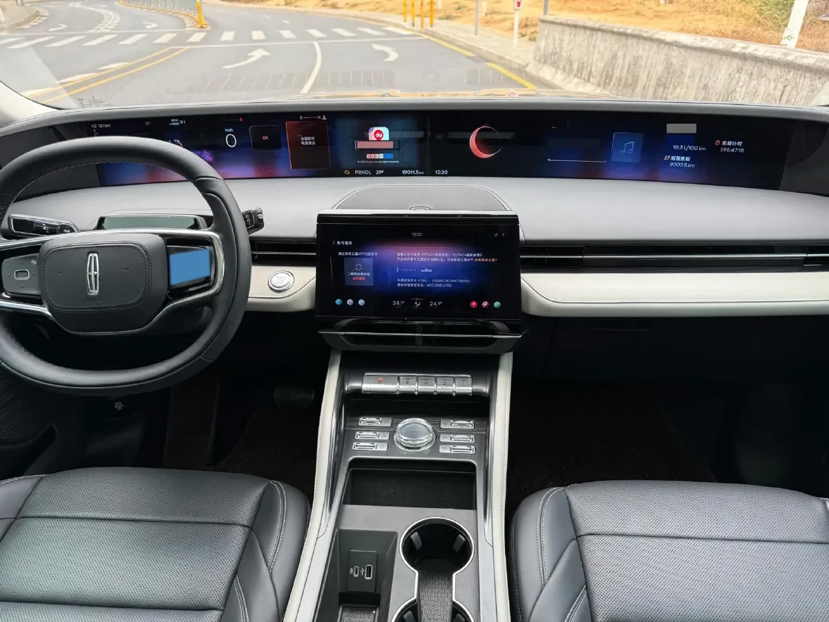 2023 Lincoln Nautilus 2.0T 261HP L4 8AT,autocango,china used car exporter,china ev exporter,chinese used car exporter,chinese used ev exporter