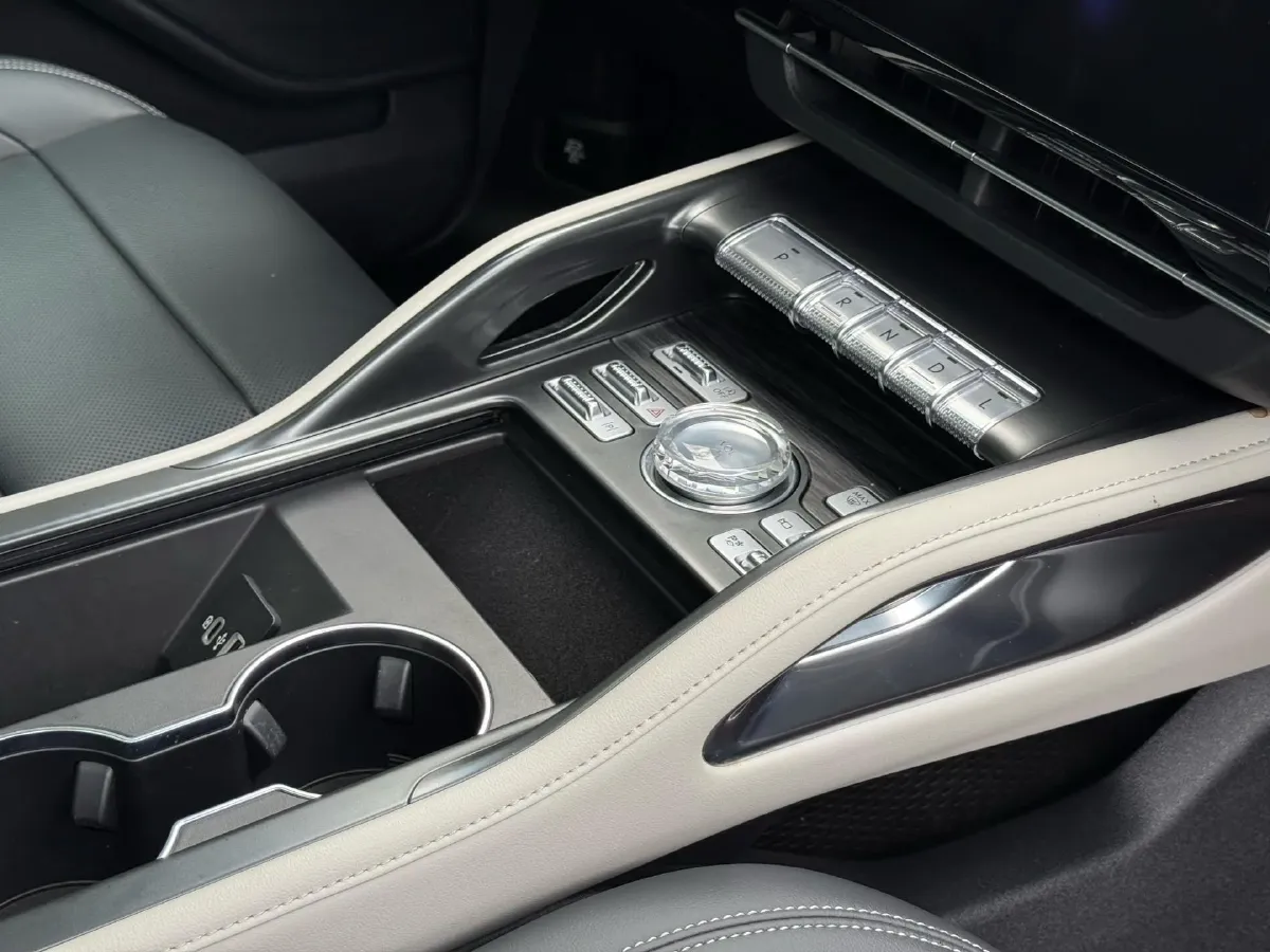 2023 Lincoln Nautilus 2.0T 261HP L4 8AT,autocango,china used car exporter,china ev exporter,chinese used car exporter,chinese used ev exporter