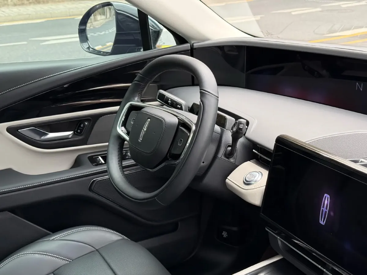 2023 Lincoln Nautilus 2.0T 261HP L4 8AT,autocango,china used car exporter,china ev exporter,chinese used car exporter,chinese used ev exporter