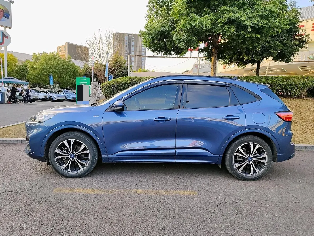 2020 Ford Escape 2.0T 248HP L4 8AT,autocango,china used car exporter,china ev exporter,chinese used car exporter,chinese used ev exporter